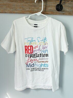 Taylor Swift Size S 7/8 Screen Print on Gildan Shirt